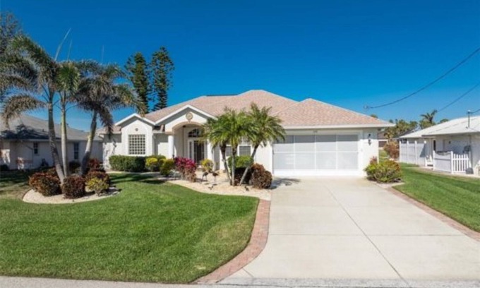 Long Meadow House | Canalfront Pool Home – Heated Saltwater Oasis Near Beaches