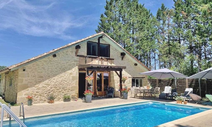 Serignac-Peboudou House | Canard: Beautifully renovated tobacco barn & pigeonnier sleeps 14. Pool.