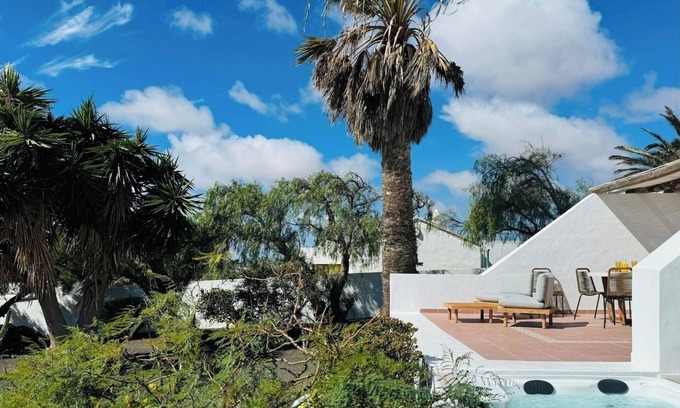 Nazaret House | Canaryislandshost l Las Palmeras