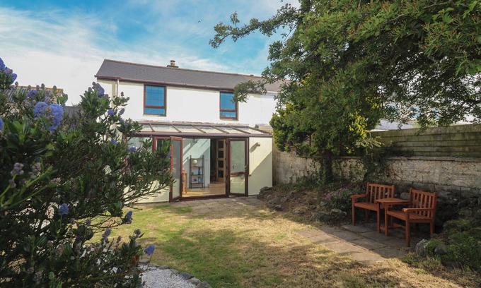 Redruth Cottage | CANDLE CROFT, pet friendly, character holiday cottage in Redruth