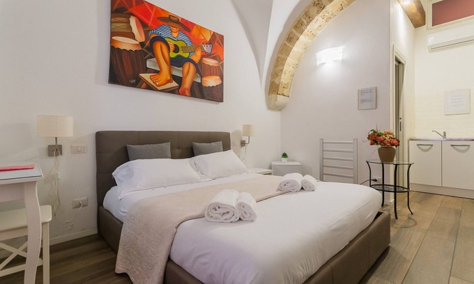 Bari City Centre Bed & Breakfast | Candy Red Room by Wonderful Italy