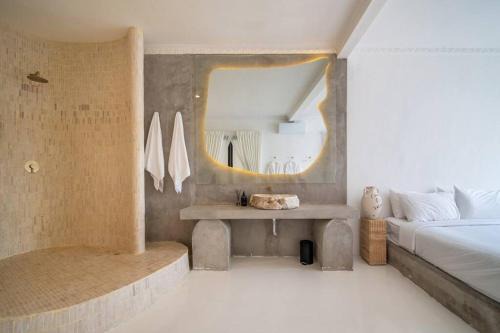 Berawa Villa | Canggu Modern Mansion - 5 mins to Finns Beach Club
