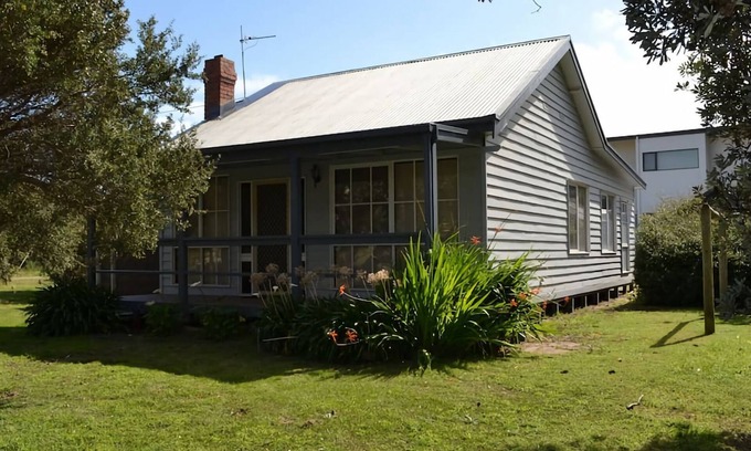 Venus Bay House | Canterbury Cottage - beautiful cedar cottage in Venus Bay