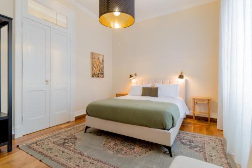 Ponta Delgada House | Canto do Atlantico - City Centre with Air Conditioning, Private Garage and Outdoor Patio