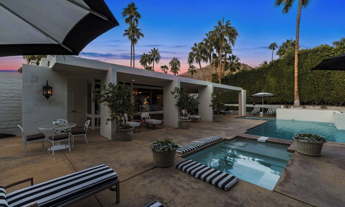 Palm Springs House | Canyon House Palm Springs - Hollywood Glamour Meets Desert Cool!