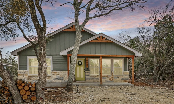 Canyon Lake Cottage | Canyon Lake Gem, 7 miles to tubing, & wedding venues