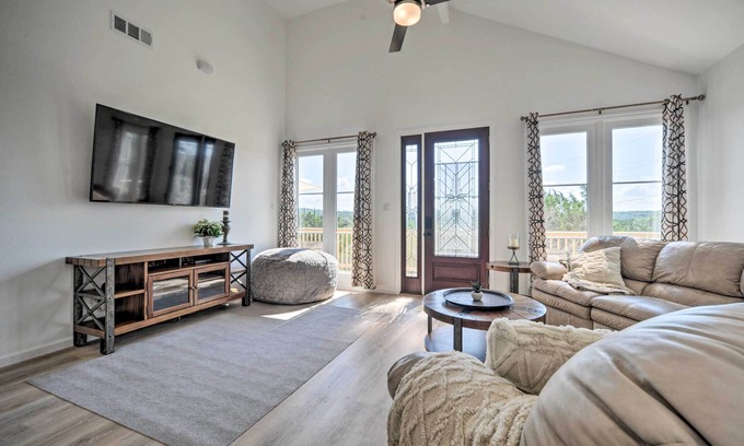Canyon Lake Cottage | Canyon Lake Retreat w/ Deck Near Boat Ramps