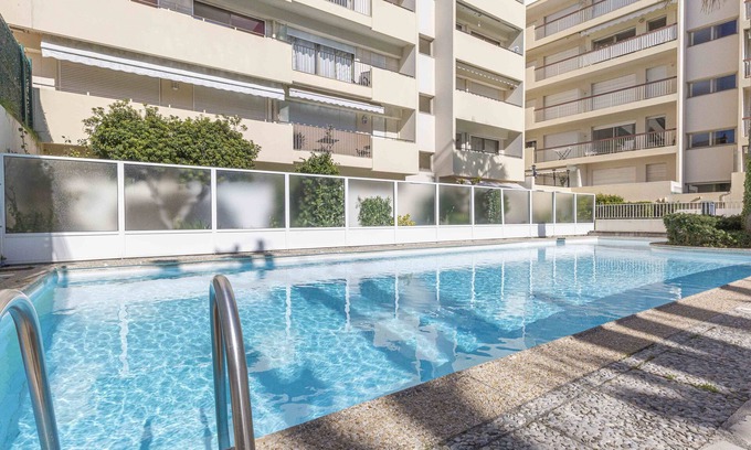 Cap-d'Antibes Apartment | Cap d'Antibes 2 bdr appartment with parking, swimming pool and AC