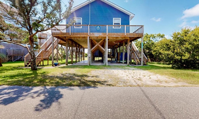 Hatteras House | Cap'n Stilts