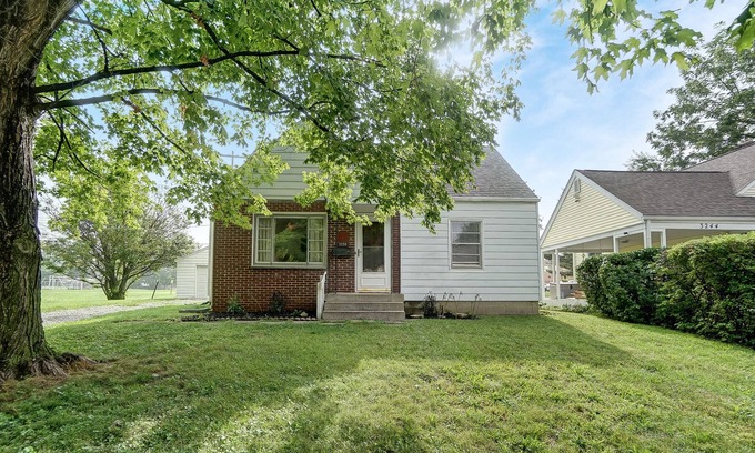 Columbus House | Cape cod in quiet neighborhood