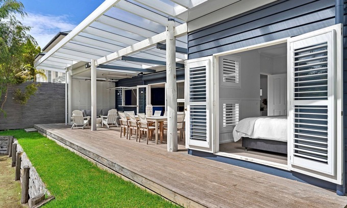 Portsea House | Cape Cod Inspired Classic dwelling, this picturesque home (sleeps 9)
