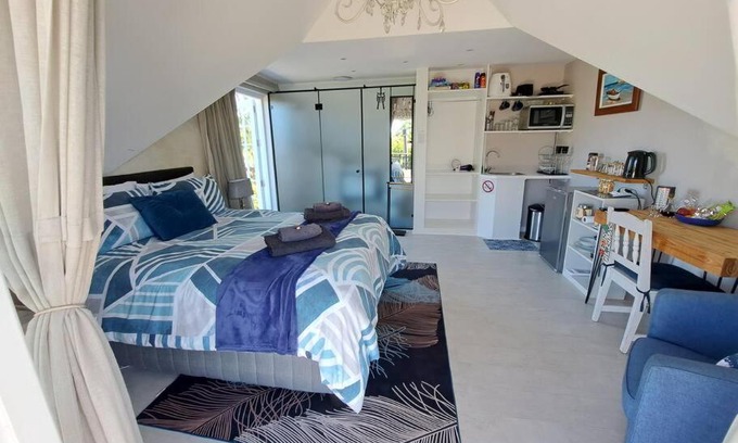 Welgemoed Apartment | Cape Dutch Flair Business unit