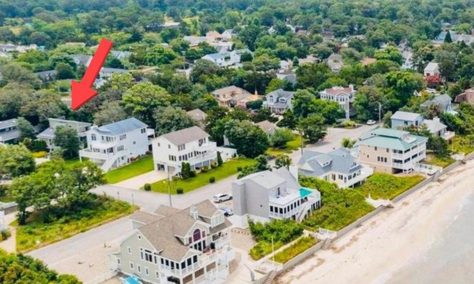 Villas House | Cape May Beach - Beautiful Home w Secluded Beach