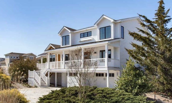 Lewes House | Cape Shores Luxury - Brand NEW 2024 Pool, Beach, Private Fishing Pier, Park!