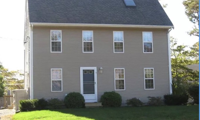 South Yarmouth House | Cape side beach retreat – Amazing Beach Location! Walk to the beach
