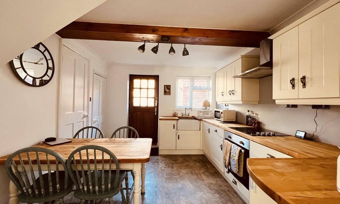 Branston Cottage | Capella Cottage, 2 Bedroom, Sleeps 4