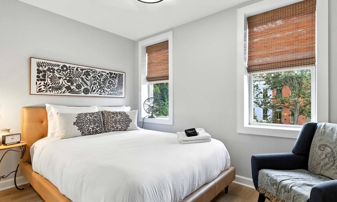 Capitol Hill Apartment | Capitol Hill Retreat Modern 2BR - Private Patio