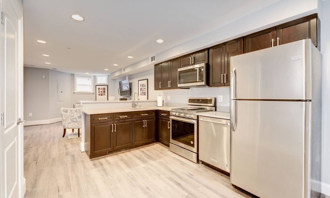 Stanton Park House | Capitol Hill/US Senate/US Capitol. One Bdrm Apt