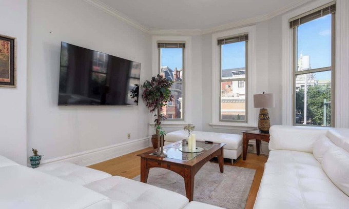 Downtown Harrisburg Apartment | Capitol View Retreat - 2F, Fast Wi-Fi, Spacious