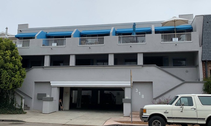 Capitola Condo | Capitola Condo in Village with Two Private Parking Spaces & Close To The Beach!