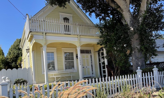 Capitola House | Capitola Cozy Cottage (30-day rental)