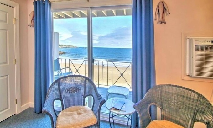 Rockport Hotel | Captain's Bounty On The Beach
