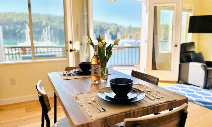 Deer Harbor House | CAPTAINS QUARTERS - PRIVATE, STEPS FROM THE BEACH