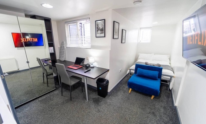 Selly Oak Apartment | Captivating 1-Bed Studio in Birmingham