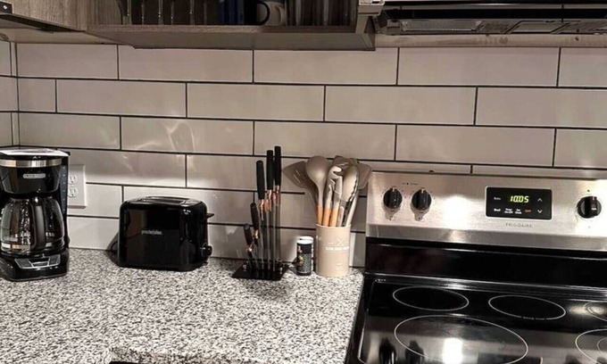 Athens Apartment | Captivating 2BR 2BA Near UGA | Walk to Stadium