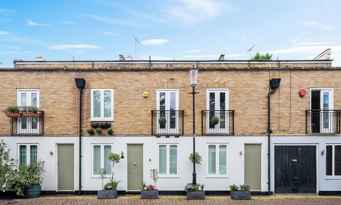 Norland House | Captivating 3-Bed House in London Holland Park