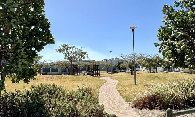 Bloubergstrand House | Captivating Home with Mountain Views/Proximity to the Beach Your Perfect Getaway