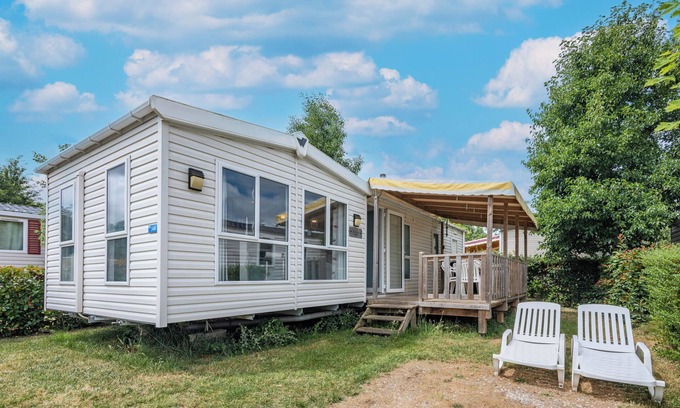 Coulanges RV Rental | Caravan 'Mobil-home Excellence - 3 Chambres' with Shared Pool, Wi-Fi and Air Conditioning