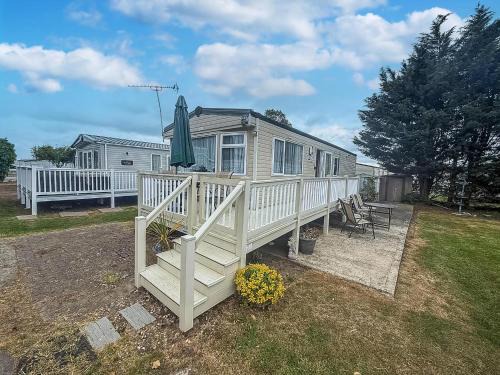 Beckingham Other | Caravan With Decking Free Wifi At Steeple Bay Ref 36051D
