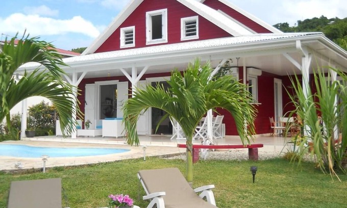 Tartane Villa | Caravelle peninsula, opulent villa with swimming pool, seafront