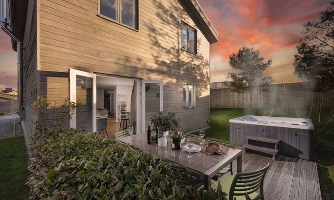 Carbis Bay House | Carbis Bay Lodge, 69 Una - luxury lodge with private hot tub and spa access