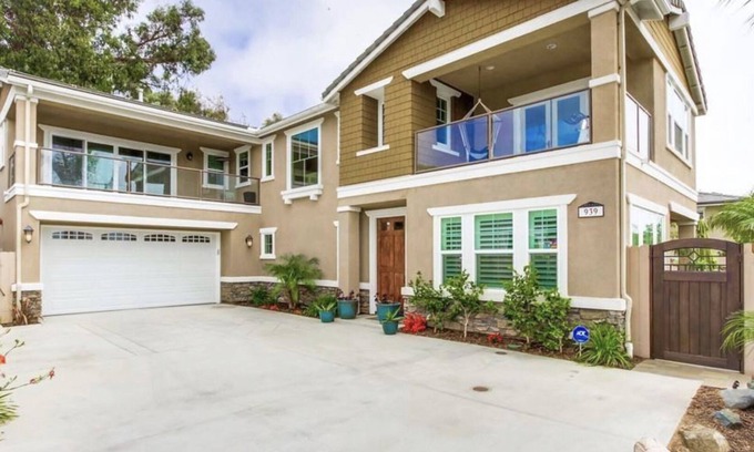 Cardiff-by-the-Sea House | Cardiff 5 bedroom home w/pool & gated driveway near beach