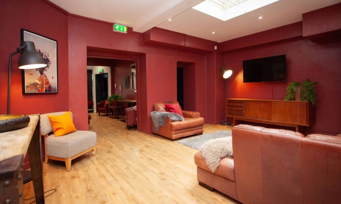 Butetown Apartment | Cardiff Bay Weekend House | Group Rental | 6-12 People