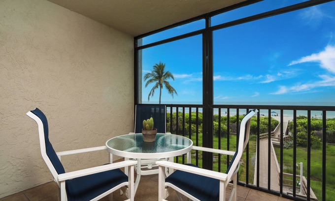 Beachview Country Club Estates House | Carefree Beachfront Sanibel Rental - Compass Point 152
