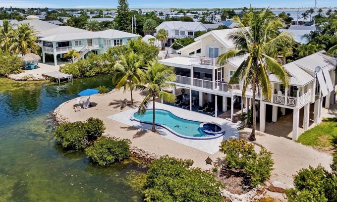 Cutthroat Harbor Estates House | *CAREFREE ON CUDJOE @ THE BAY* Waterfront Home & Pool + LAST KEY SERVICES…