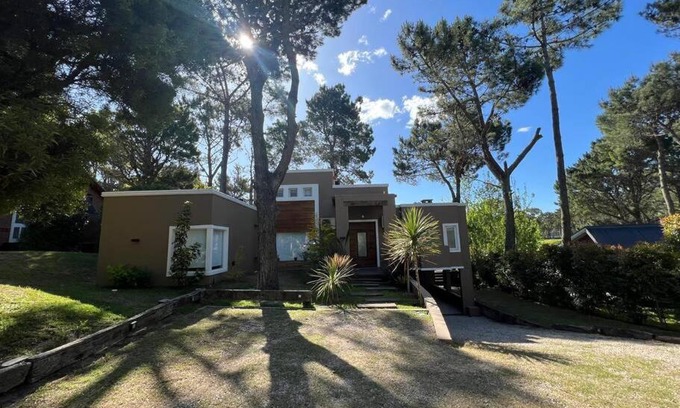 Carilo House | Carilo para 10, frente al golf con Pileta Climatizada!