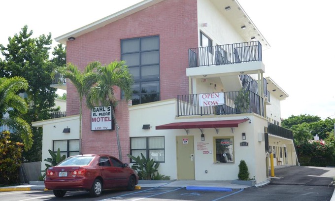 Northeast Miami Hotel | Carl's El Padre Motel