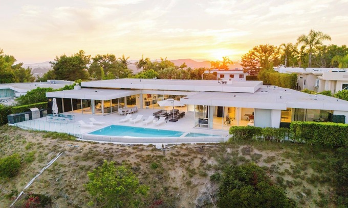 Trousdale Estates Villa | Carla Ridge View - Modern Contemporary Compound by Award Winning Architect