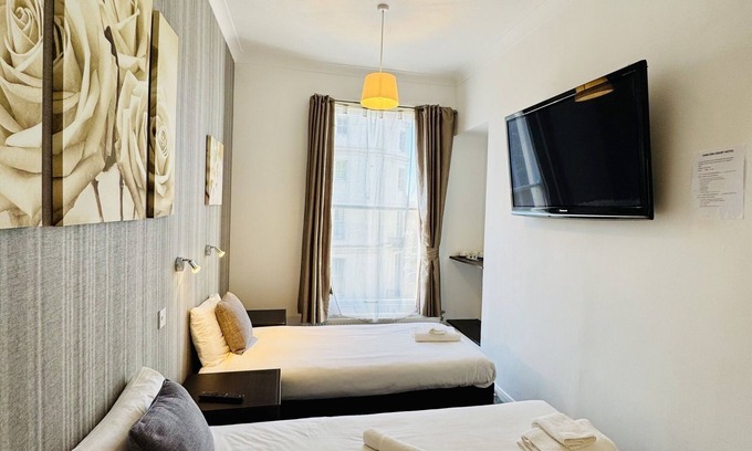 Eastbourne Seafront Hotel | Carlton Courth Hotel Eastbourne