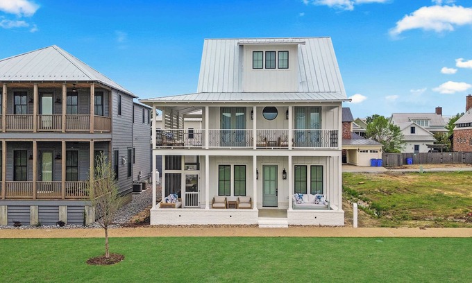 Eufaula House | Carlton Landing-All Decked Out