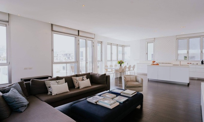 Tel Aviv Promenade Apartment | Carmelo Gordon Sunset with MAMAD