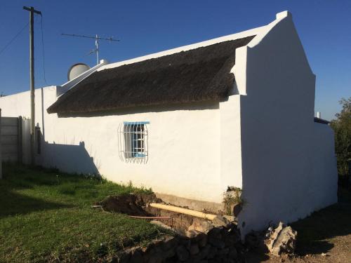 Bredasdorp House | Carneddie cottage-garden
