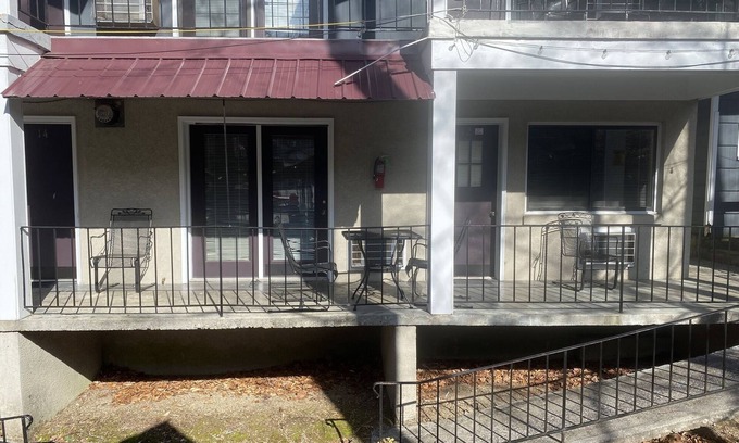 Gatlinburg Cottage | Carr's Cottages Suites 12 & 14