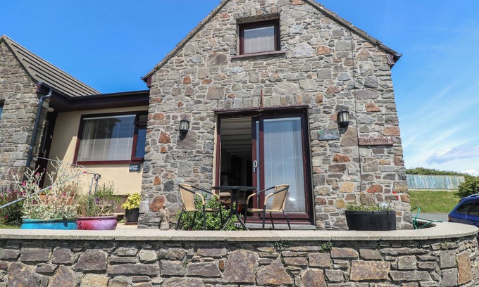 Solva House | CARREG DDU, pet friendly, character holiday cottage in Solva
