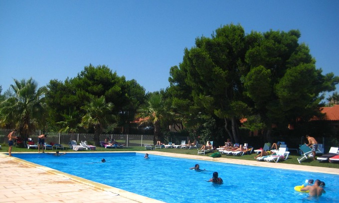 Martigues Apartment | CARRO T3 Residence * 300 m from the beach (garden + pool)