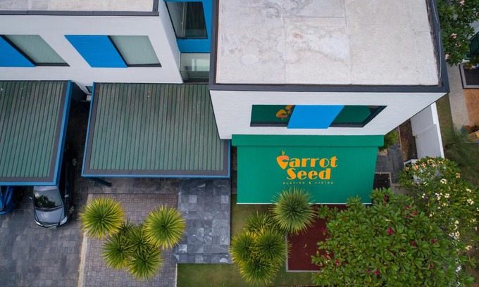 Taman Kemuncak Villa | Carrot Seed